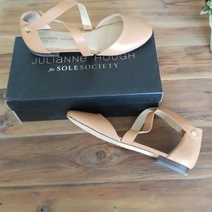 The perfect flat! Come in original box